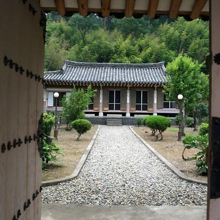 Hotel Goseong Choi Pilgan'S Old House Esterno foto