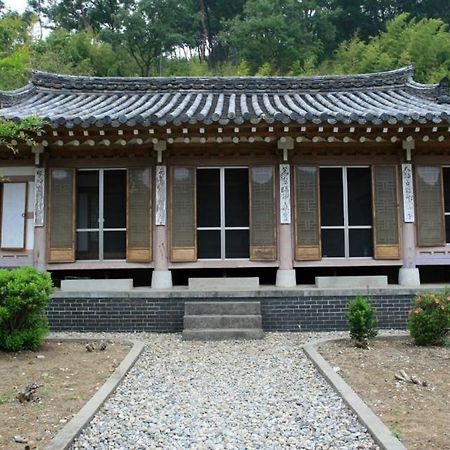 Hotel Goseong Choi Pilgan'S Old House Esterno foto