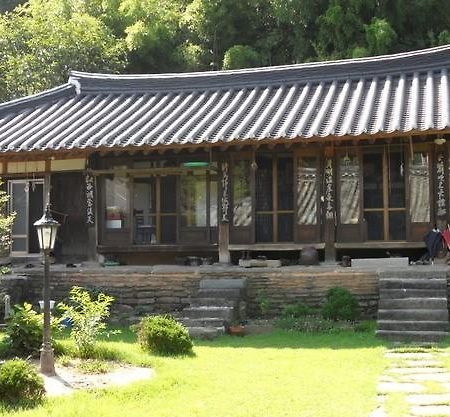 Hotel Goseong Choi Pilgan'S Old House Esterno foto
